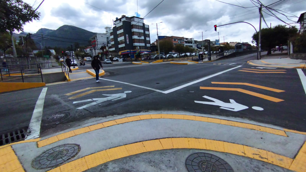 Más seguro y accesible: así es ahora el cruce peatonal en la av